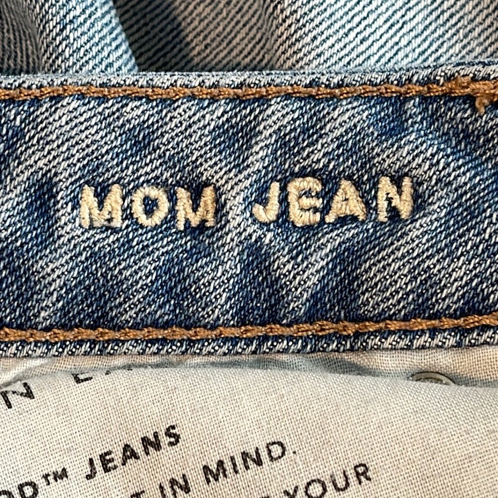 American Eagle Ripped Mom Jean Size 12 Denim High Rise Straight Leg Streetwear - Picture 8 of 9